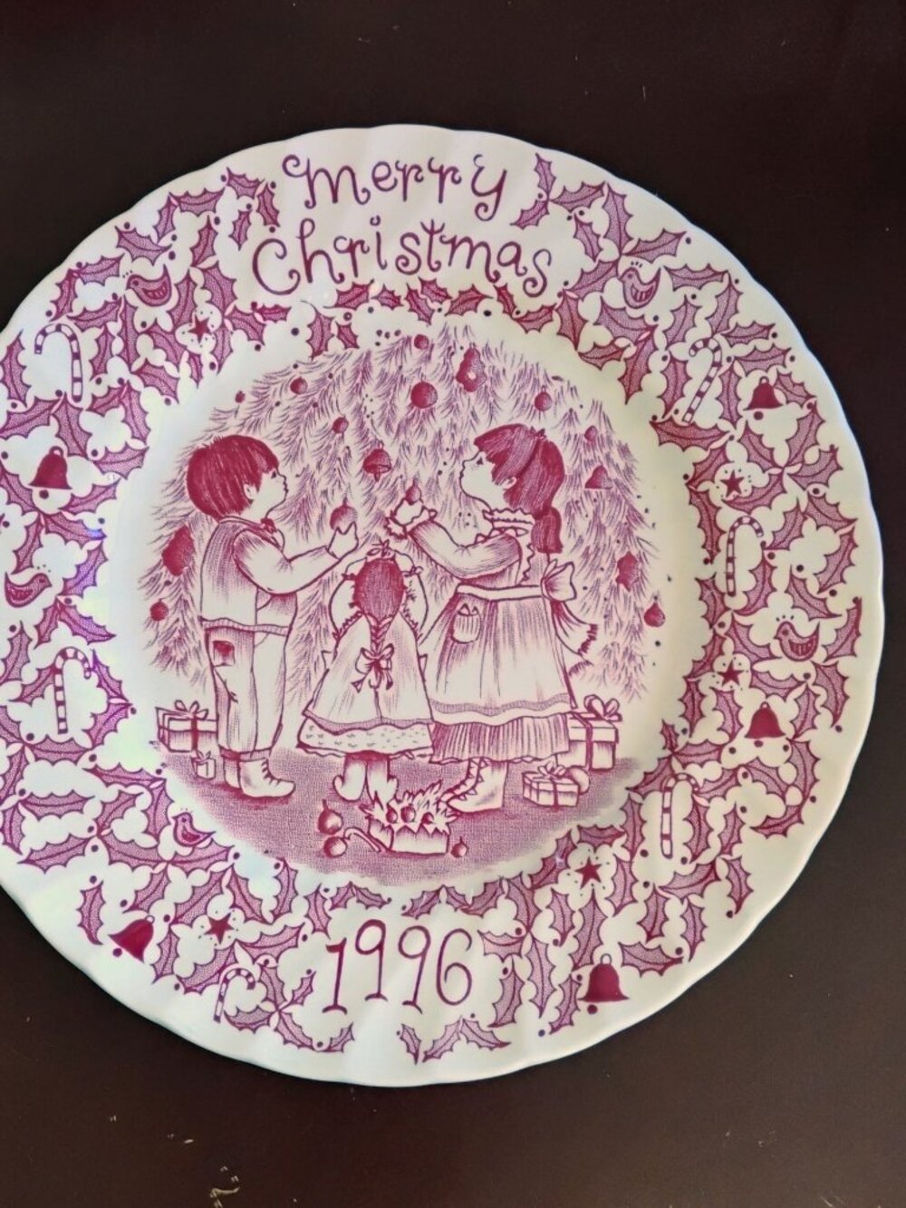 Vintage Royal Crownford Christmas Plate 1996 Staffordshire England Red White 9"